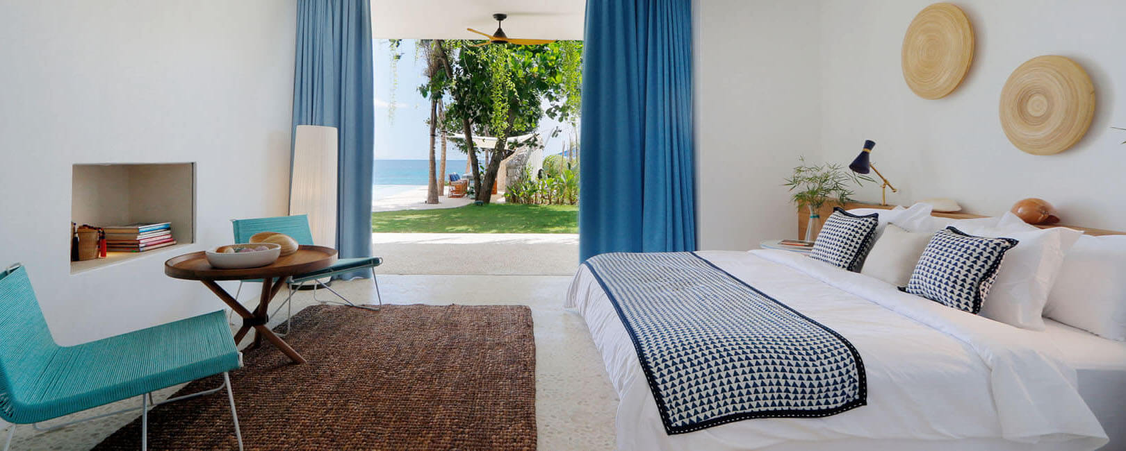Villa Seascape - King bed outside view